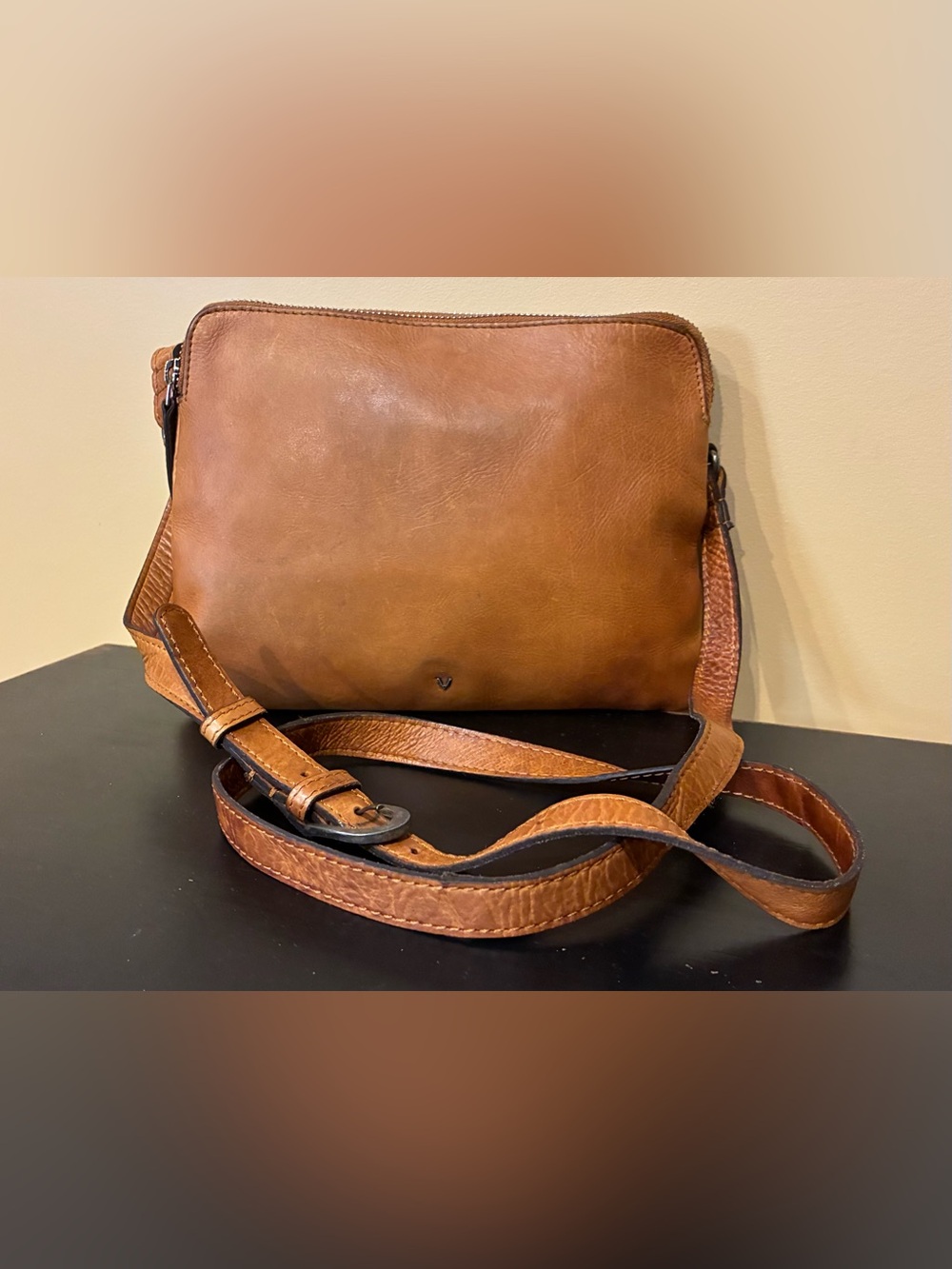 Vilenca Holland Crossbody 3 compartments Adjustable Strap Inner/Outer Pockets